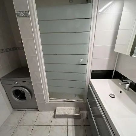 T3 Climatise, 2 Chambres, Balcon, Parking, Proche Plage, Lave-linge - Fr-1-702-22 *